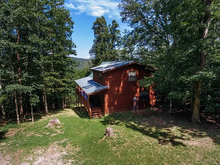 882 Mountain Top Dr — Photo 2