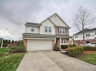 905 Hillcrest Blvd, Canton, MI 48187
