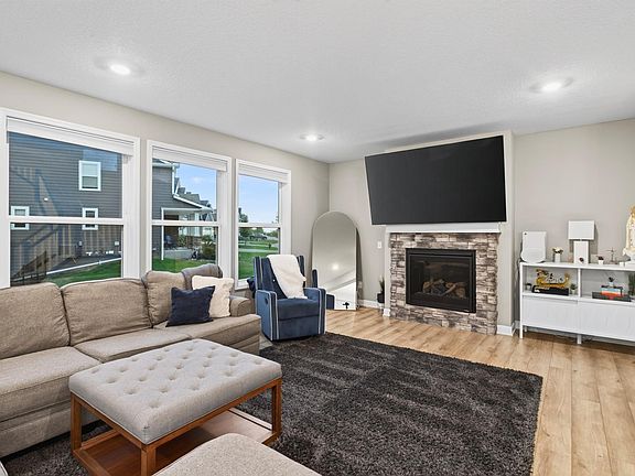 5th image of 11008 Kingsview Ln N