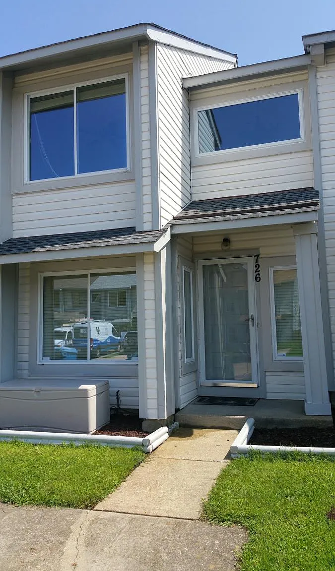 3 bed, 2.5 bath, 1541 sqft, $2,400 — Photo 1