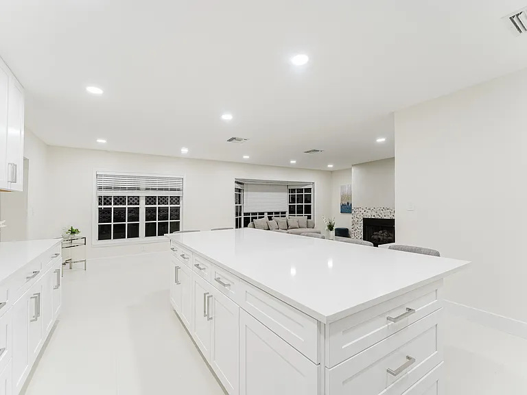 3199 NE 6th Dr — Photo 47