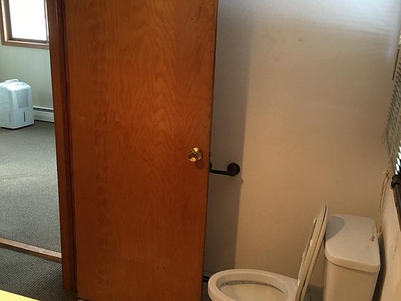4th image of 420 Park Ave #B