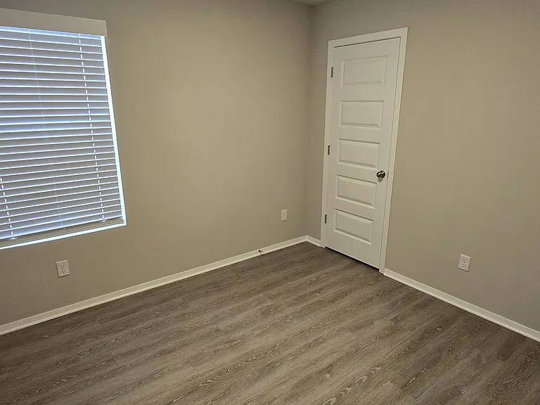 6605 NW Kathleen St — Photo 29