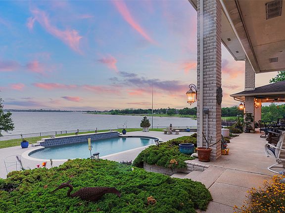 2nd image of 3913 S Shore Cir