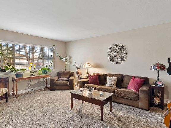 3rd image of 4574 Dennis Way