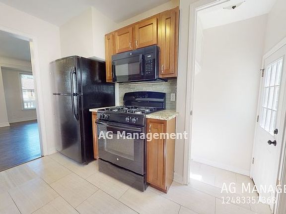 3rd image of 1730 Woodward Hts