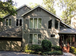 232/234 Fawn Lake Dr, Hawley, PA 18428