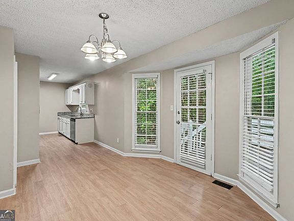 3rd image of 72 Amber Way