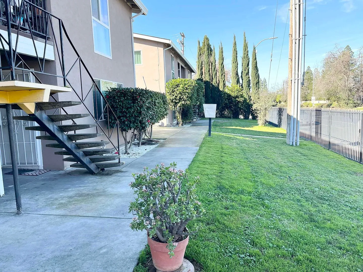 Remodeled 2 Bedroom Unit in Four-Plex in Roseville — Photo 4