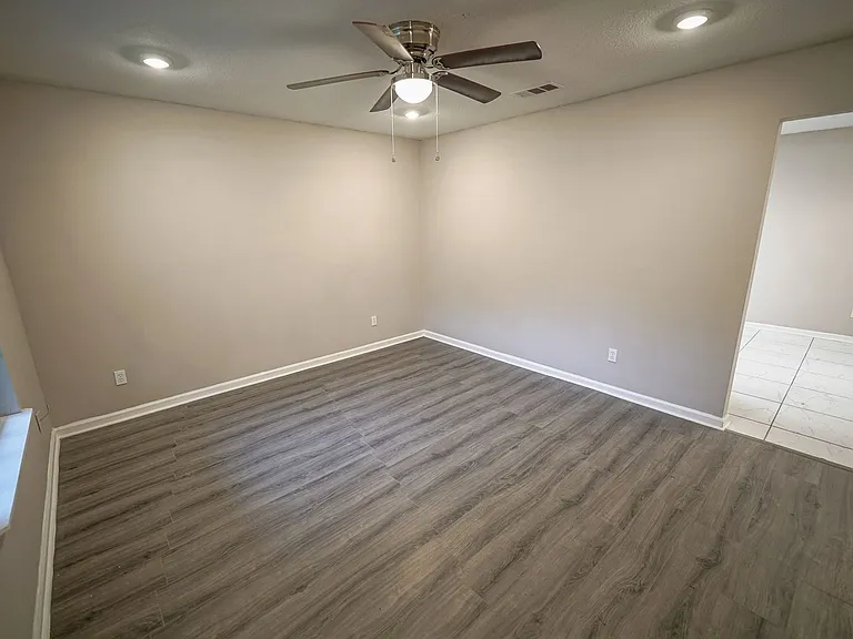 8407 Lenova Ln — Photo 6