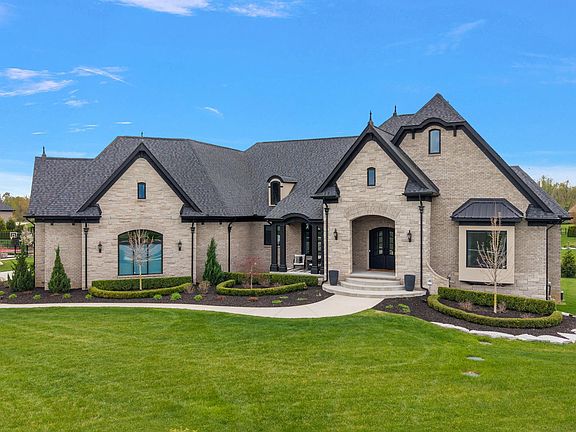 2nd image of 61573 Cotswold Dr