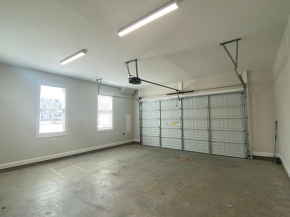 5th image of 1028 Bridgewater Ave #B
