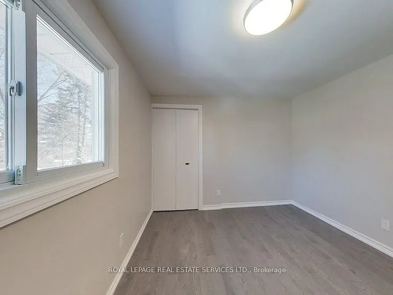 141 Castle Cres — Photo 24