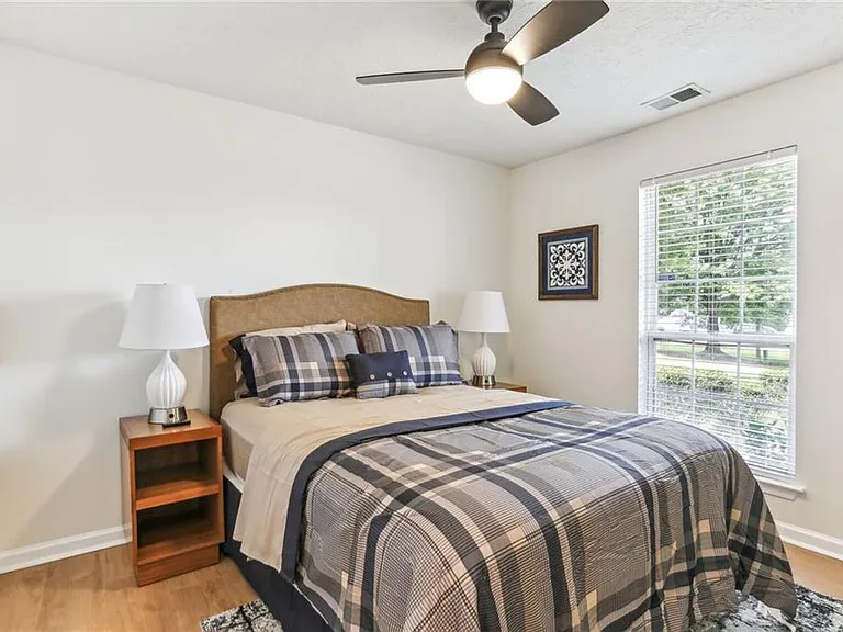 859 Springchase Dr — Photo 23