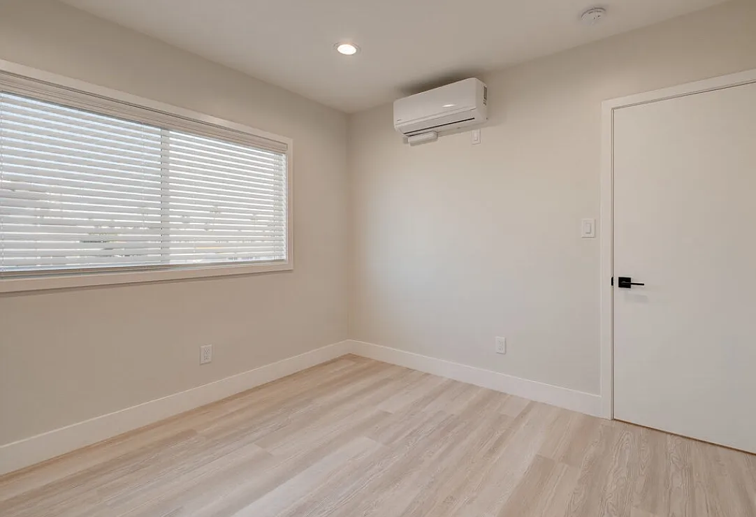 2 bed, 700 sqft, $3,100 — Photo 1