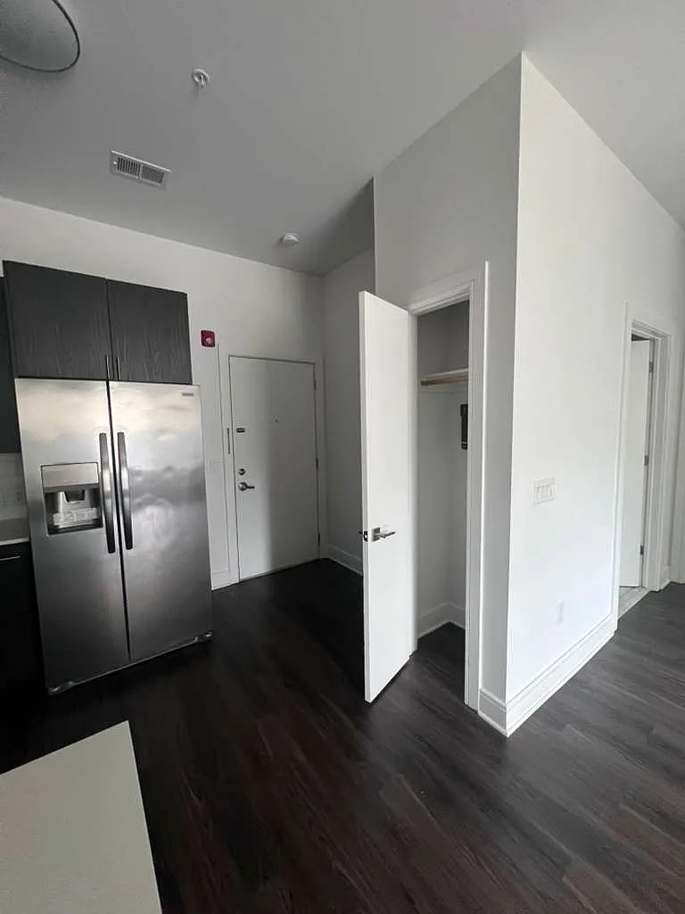 1 bed, 676 sqft, $2,000 — Photo 2