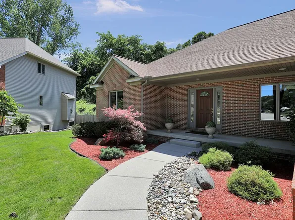 1703 Sunnydale, Lansing, MI 48917