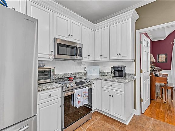 5th image of 117 Sweetbay Dr