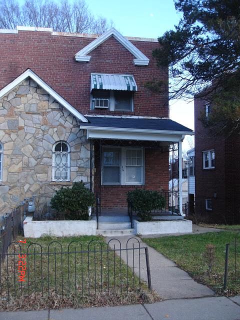 2nd image of 16 53rd St SE