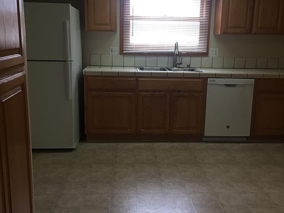 3rd image of 859 Rose Ave APT 1