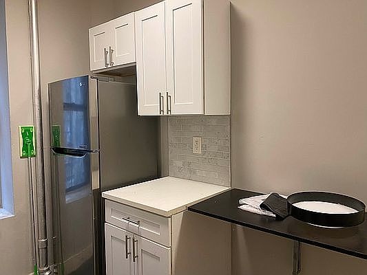2nd image of 124 E 103rd St APT 5