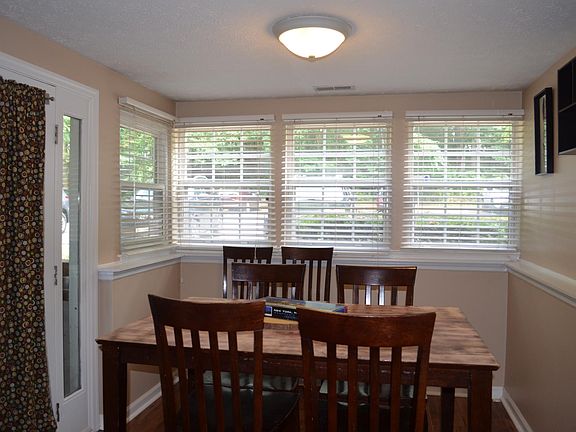 5th image of 1006 Markham Ct Unit 15