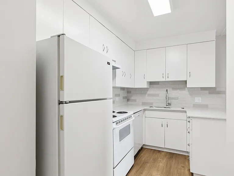 12207 Jasper Ave NW — Photo 29