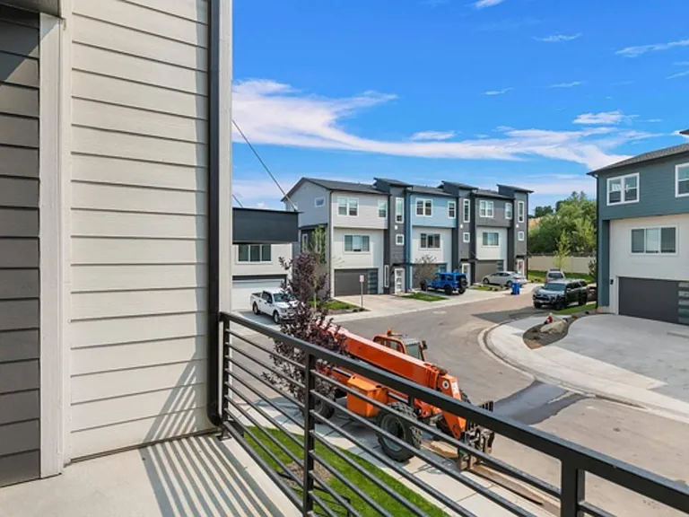 Bradbury Luxury Townhomes — Photo 17