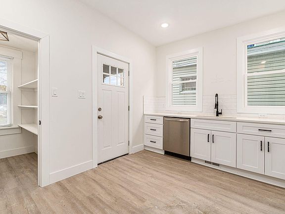 4th image of 1007 Madison Ave