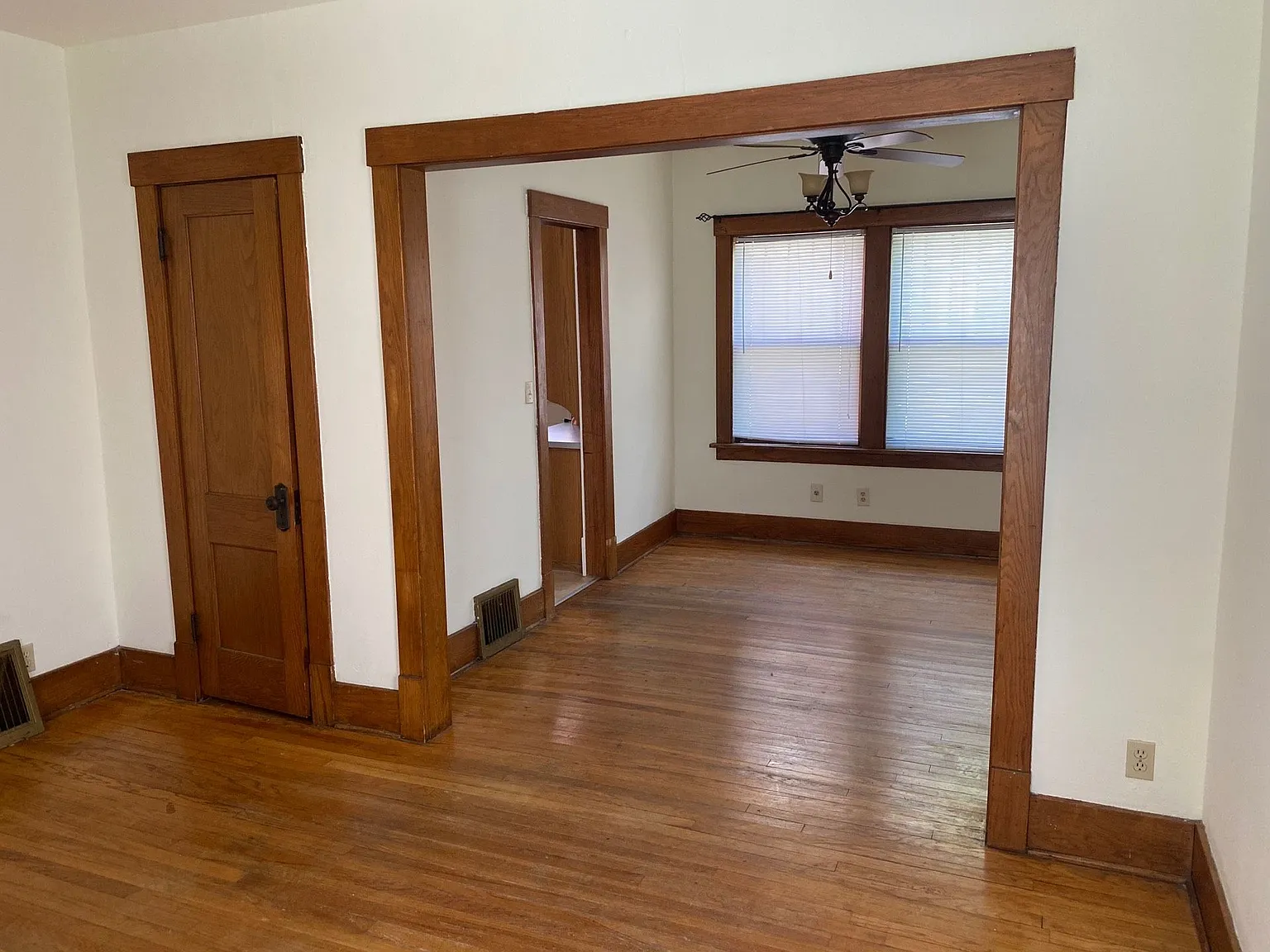 2 bed, 900 sqft, $1,369 — Photo 1