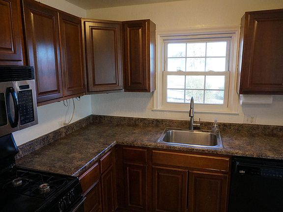 Remaining 1/3 of the kitchen.