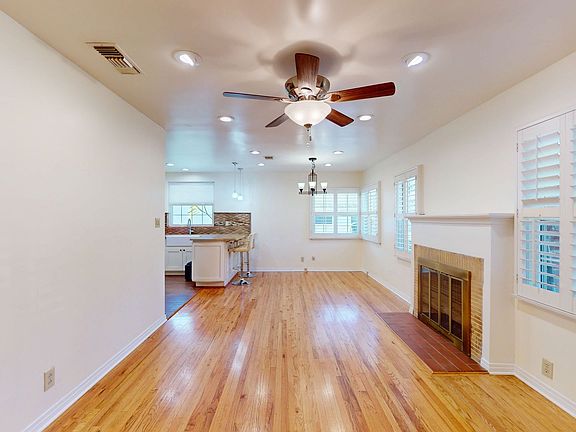 4th image of 2200 Oakwood St