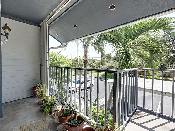 3rd image of 1577 NE Nautical Place #108