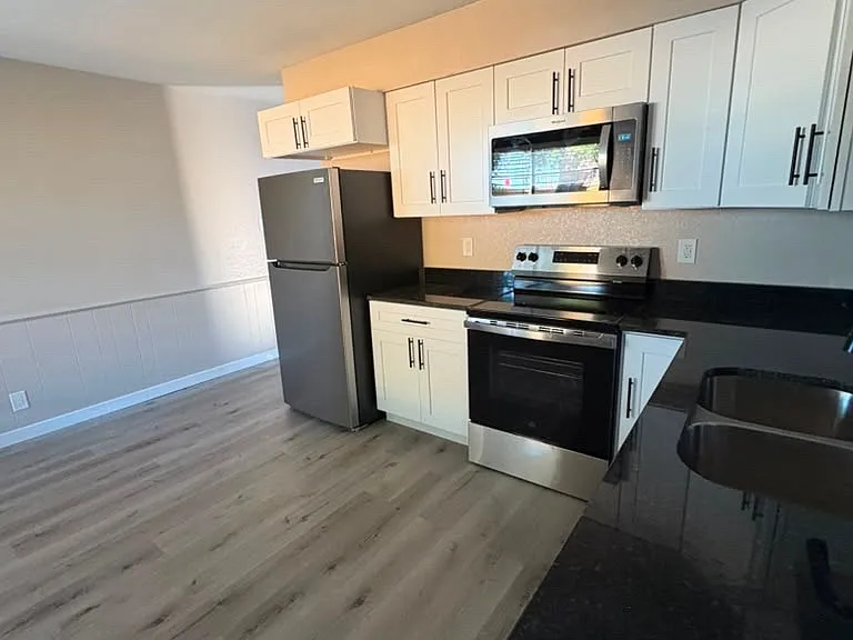 101 Avenue G #A — Photo 2