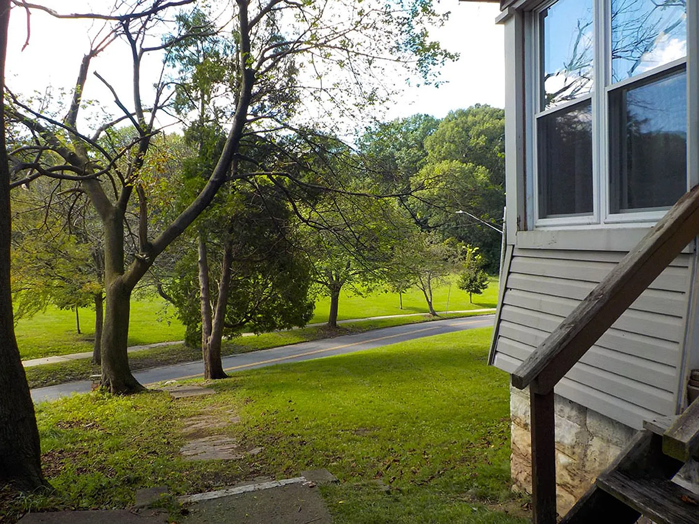507 S Beech - Available 8/1/27 - Bright, Spacious Single Family Home Across From Thornden Park — Photo 2