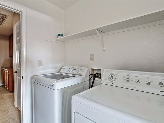 4th image of 3017 Nutwood St