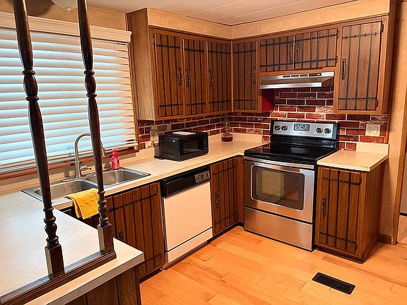 4th image of 312 White Oak Dr