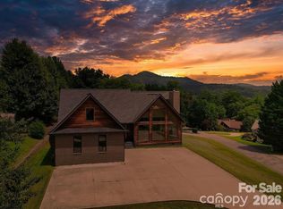 8 Nottingham Dr, Candler, NC 28715