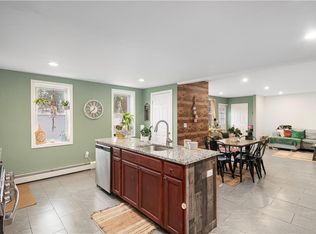 34 Main St, Scituate, RI 02831