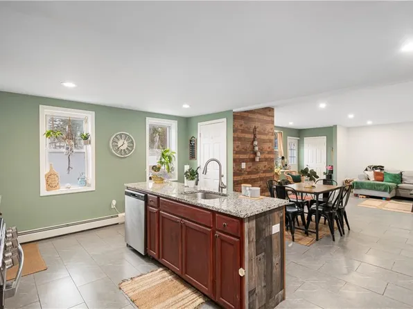 34 Main St, Scituate, RI 02831