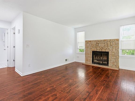 3rd image of 1906 Lawrence Ct
