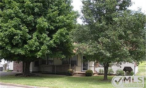 1st image of 421 Highland Cir