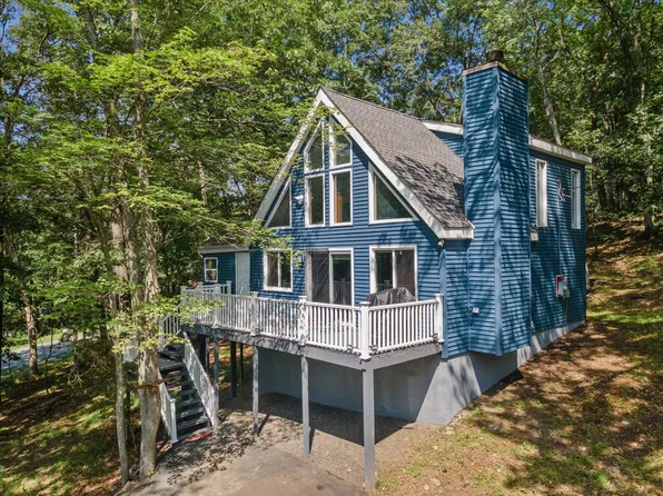 272 Stafford Dr, Bushkill, PA 18324