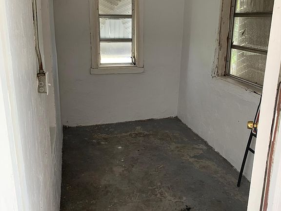 3rd image of 1434 NE 152nd Ter