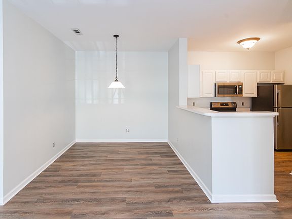 2nd image of 1600 Long Grove Dr Unit 915