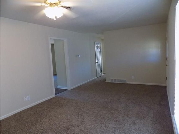 4th image of 512 NW Newton Dr