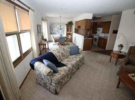 3rd image of 1933 Hilltop Dr