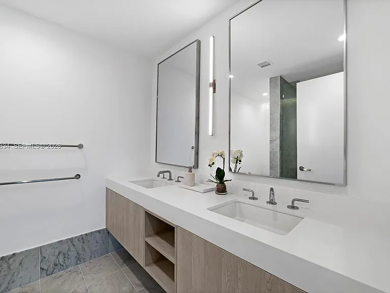 9221 E Bay Harbor Dr #412 — Photo 12