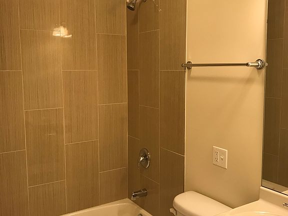 5th image of 1110 W Balmoral Ave APT G