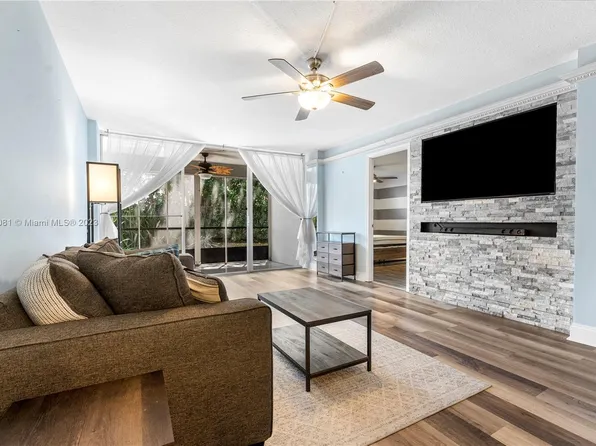 118 Royal Park Dr APT 1H, Oakland Park, FL 33309